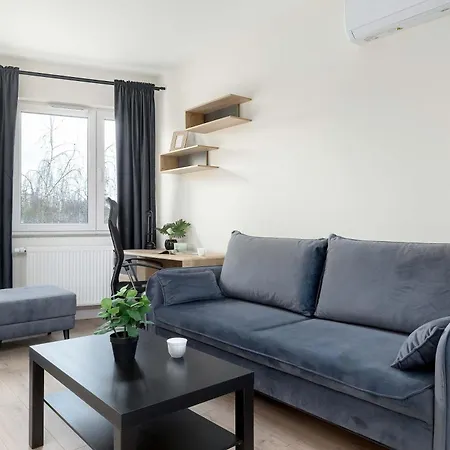 Spacious With Parking And Air Conditioning By Renters Appartement *