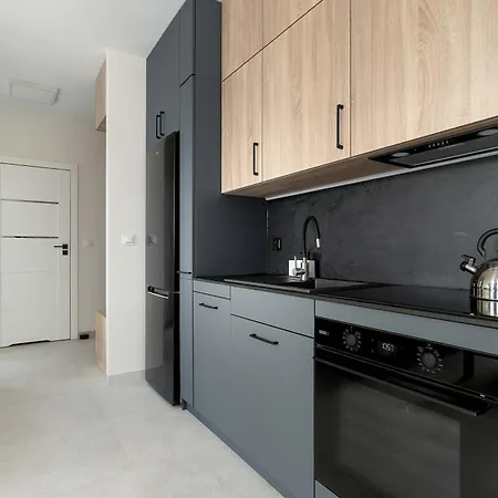 Spacious With Parking And Air Conditioning By Renters Appartement *