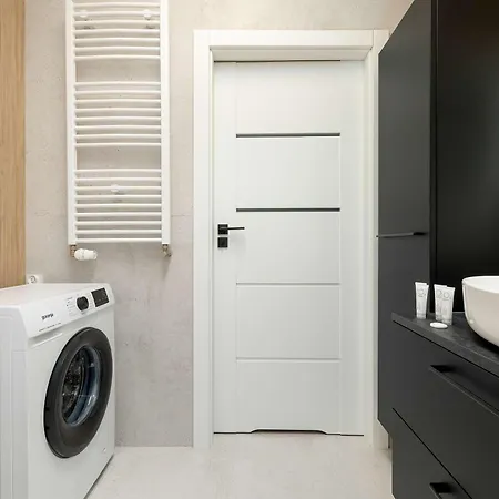 Spacious With Parking And Air Conditioning By Renters Appartement Cracovie