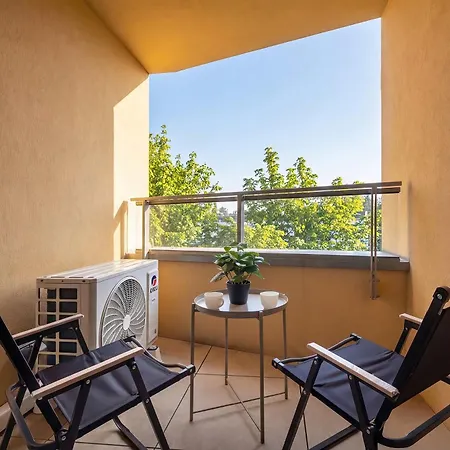 Spacious With Parking And Air Conditioning By Renters Appartement Cracovie